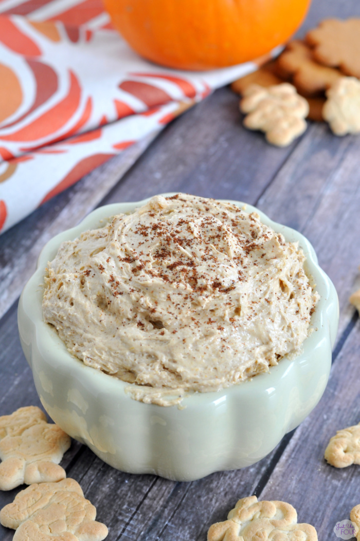 You only need 4 ingredients to make this amazing pumpkin pie dip.