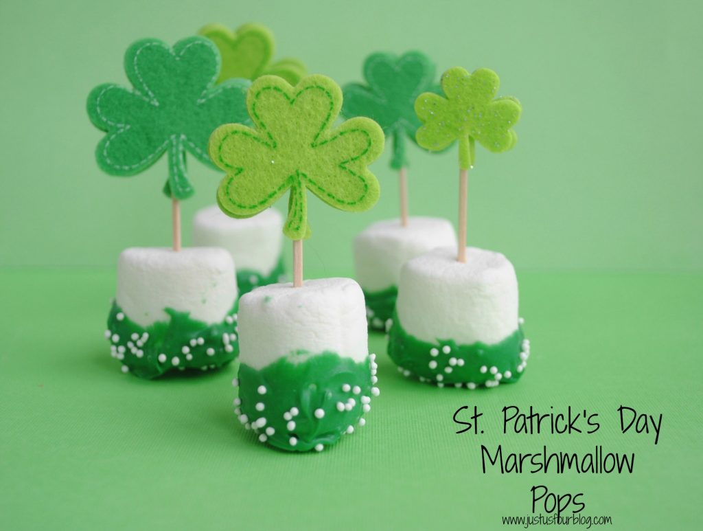 St. Patrick's Day Marshmallow Pops #stpatricksday #desserts #marshmallows