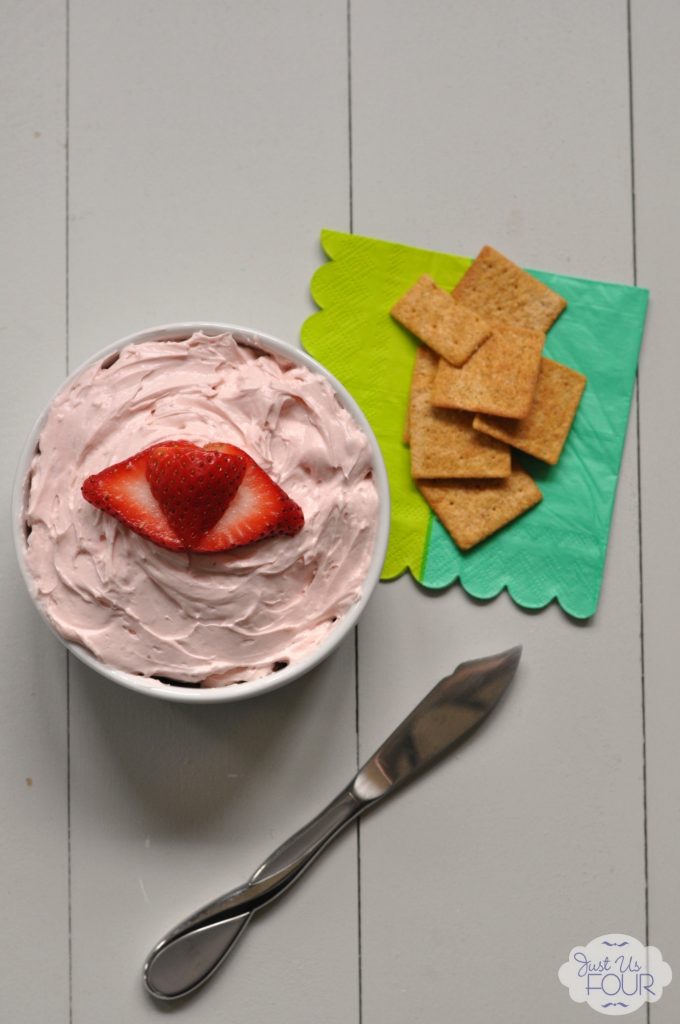 Strawberry Cream Cheese Crackers #snacks #recipes #SpreadtheFlavor #cbias