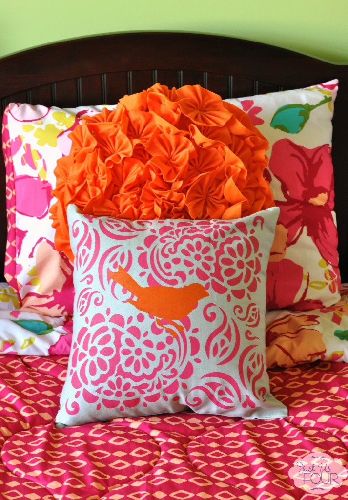 tulip-stenciled-pillow
