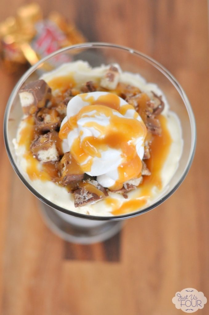 Desserts that are easy to make and delicious are right up my alley. Love this TWIX parfait.