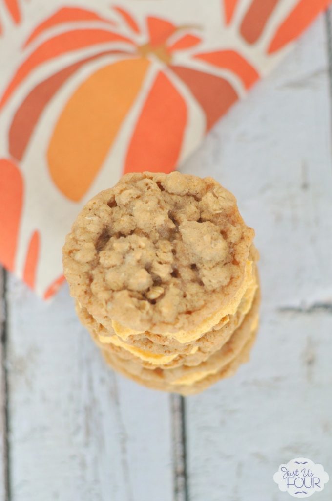 The perfect fall cookie: oatmeal sandwich cookies with pumpkin filling