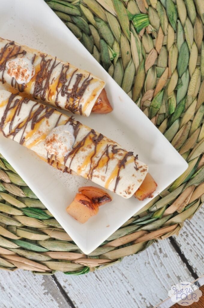 These caramel apple enchiladas are amazing. Plus, they have Nutella hidden inside. Yum!