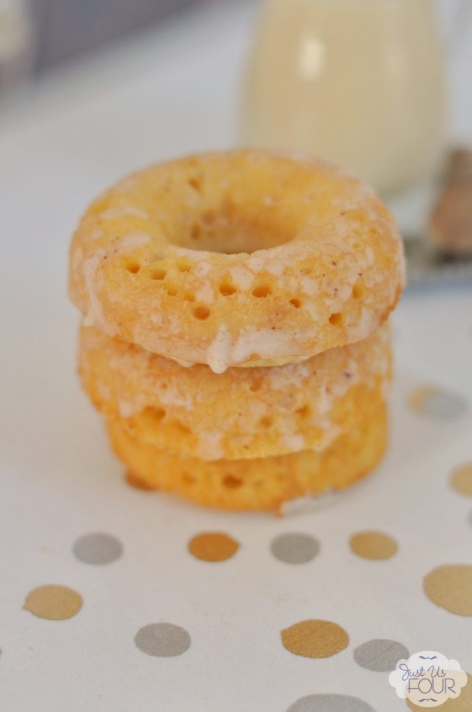 Delicious donuts baked at home...yes, please! I love the idea for these baked egg nog donuts for this Christmas.