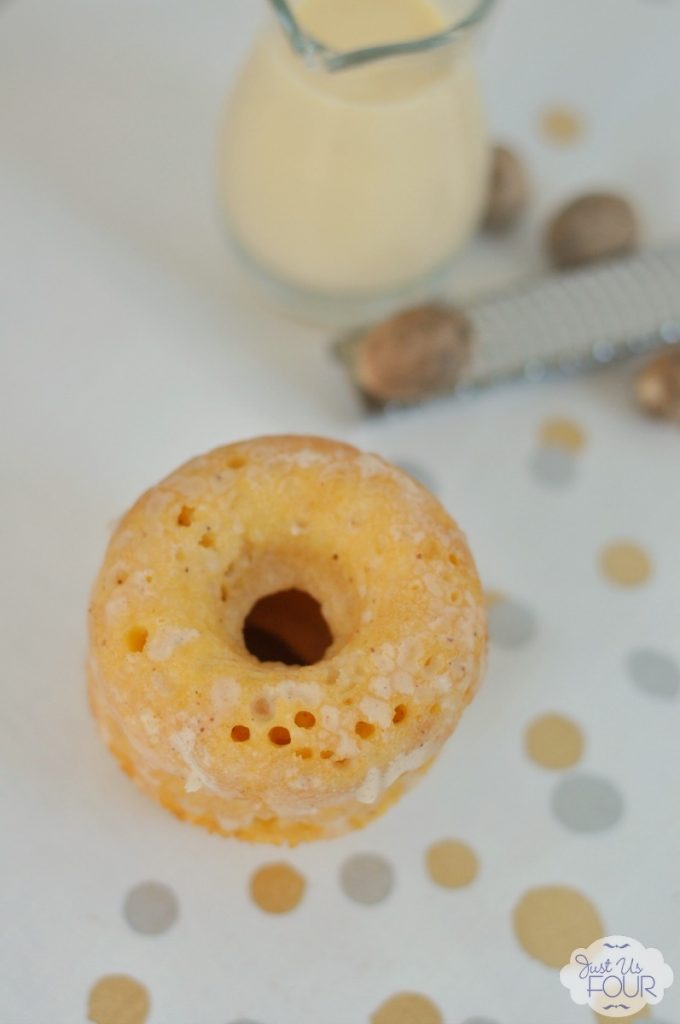 Christmas morning just got even better now that I found the recipe for these baked egg nog donuts!