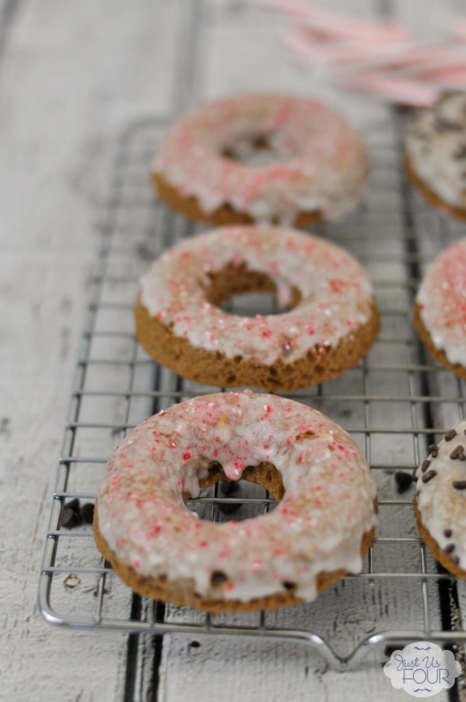 This is the perfect Christmas breakfast treat! Peppermint mocha donuts would so be a hit at our house.