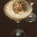 Who said s'mores are just for kids?! With marshmallow-infused vodka, rich chocolate, and sweet graham crackers, this Frozen S'moretini is the perfect drink for summer! | Blue Crab Martini