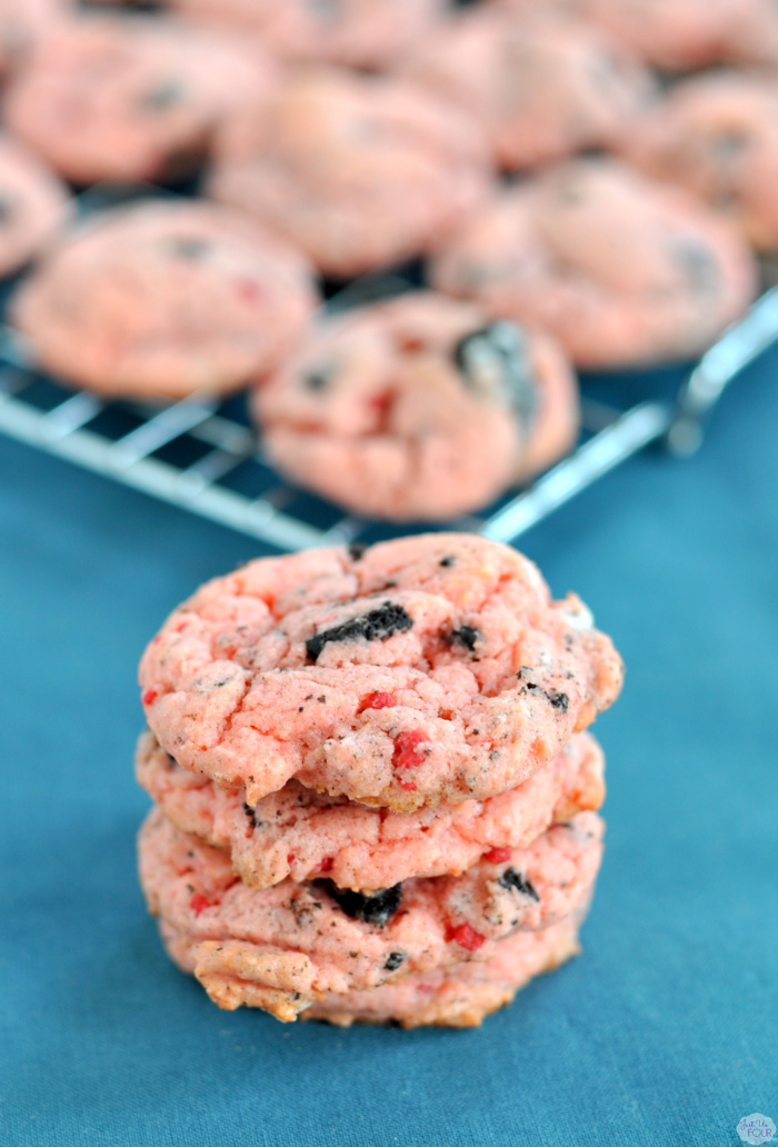 Strawberry Oreo Cake Mix Cookies {Cook for a Cure}
