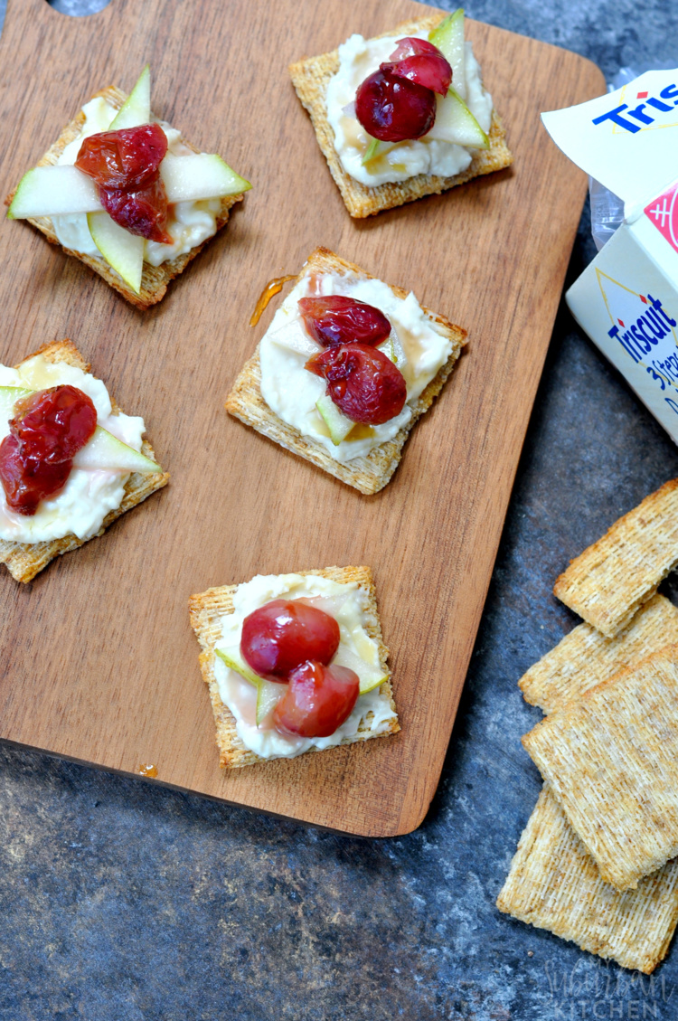 Roasted Grape Blue Cheese Triscuits
