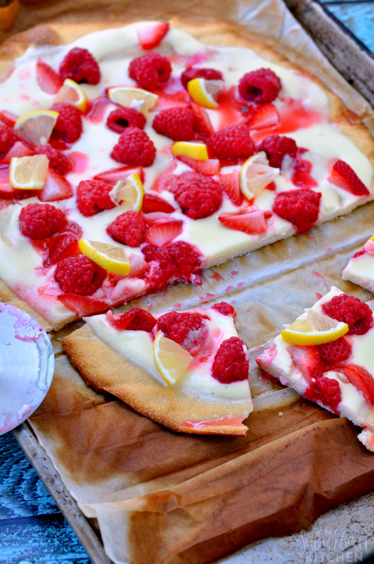 Easy Mixed Berry Cheesecake Pizza