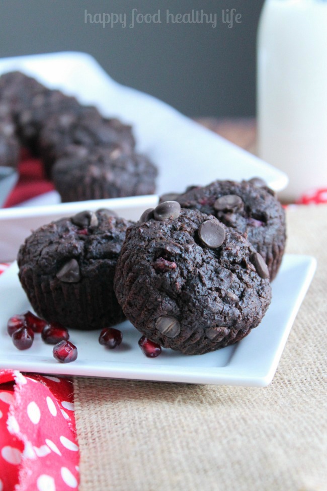 24-happy-food-healthy-life-chocolate-pomegranate-muffins