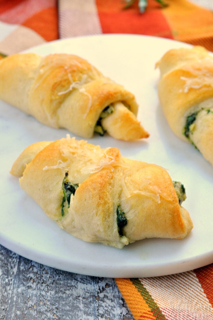 https://www.mysuburbankitchen.com/wp-content/uploads/2017/11/spinach-artichoke-crescents-23-735x1106.jpg